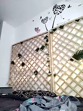 Mia WAll online show from January 22, 4:33 pm