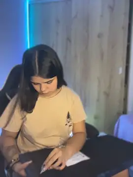 pretty angela1 online show from April 16, 4:13 am