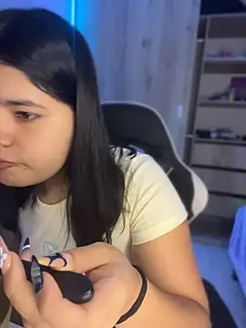 pretty angela1 online show from April 18, 4:37 am