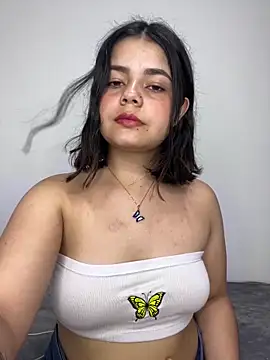 Snapshot of pretty_angela1 chatting on February 23, 2:18 am pretty angela1 online show from February 23, 2:18 am