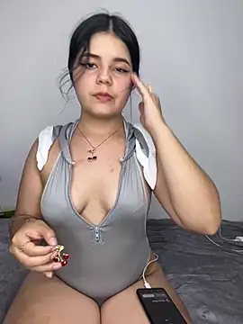 Snapshot of pretty_angela1 chatting on March 10, 2:28 am pretty angela1 online show from March 10, 2:28 am