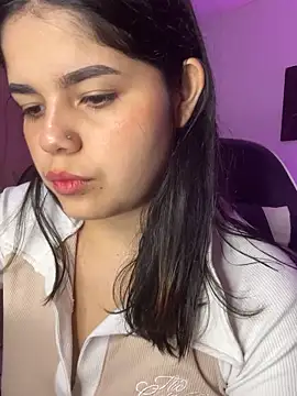 Snapshot of pretty_angela1 chatting on October 7, 12:00 am pretty angela1 online show from October 7, 12:00 am
