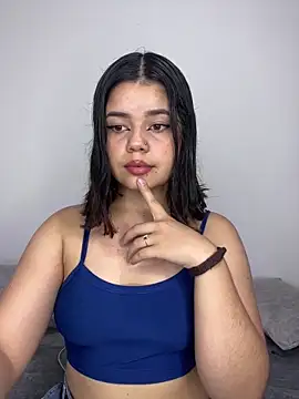 Snapshot of pretty_angela1 chatting on February 12, 3:07 am pretty angela1 online show from February 12, 3:07 am