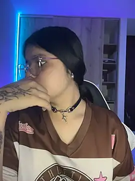 Snapshot of pretty_angela1 chatting on June 26, 9:59 am pretty angela1 online show from June 26, 9:59 am