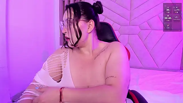 LunaPleasure online show from March 8, 5:33 am