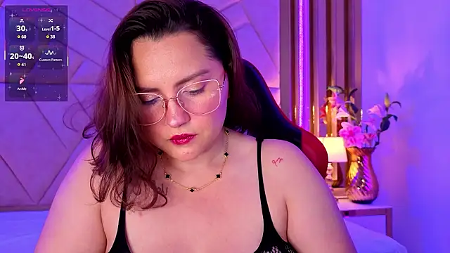 LunaPleasure online show from February 22, 5:43 am