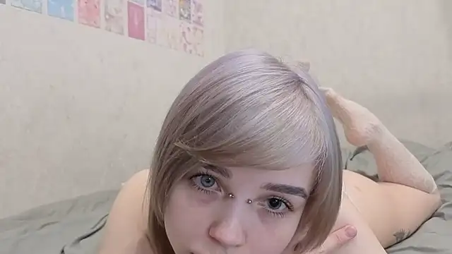 emodreamgirl online show from April 8, 4:30 pm