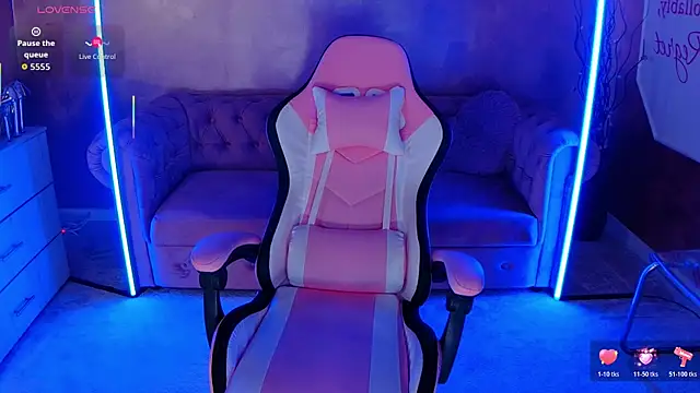 Snapshot of evanew_ chatting on October 25, 5:02 pm evanew online show from October 25, 5:02 pm