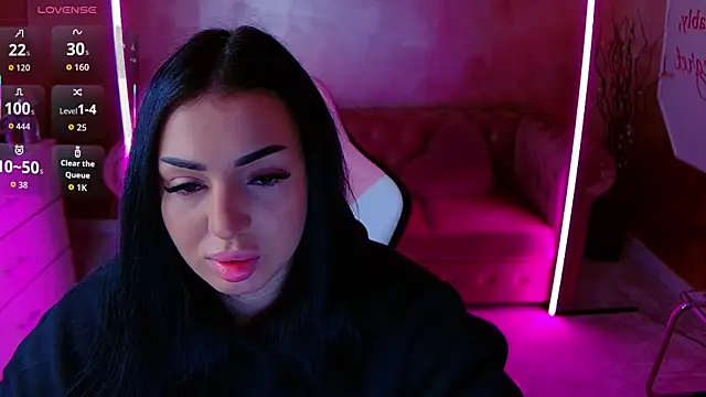 Snapshot of evanew_ chatting on December 19, 4:53 pm evanew online show from December 19, 4:53 pm