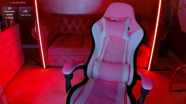 Snapshot of evanew_ chatting on December 16, 4:44 pm evanew online show from December 16, 4:44 pm