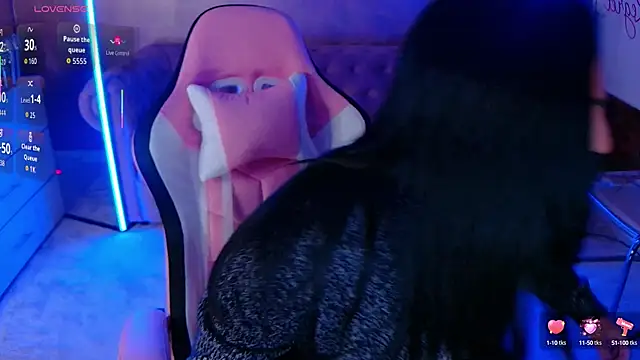 Snapshot of evanew_ chatting on October 24, 4:50 pm evanew online show from October 24, 4:50 pm