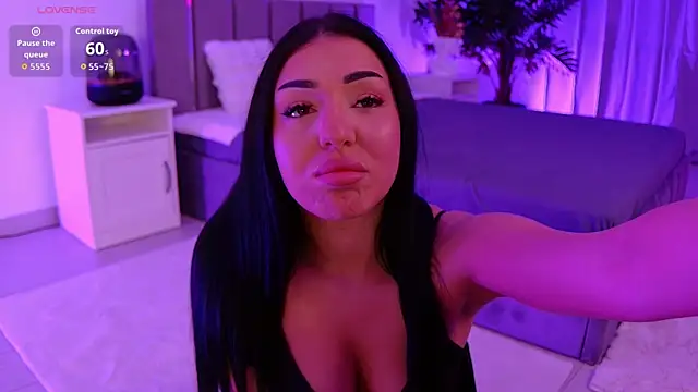 Snapshot of evanew_ chatting on February 23, 5:57 pm evanew online show from February 23, 5:57 pm