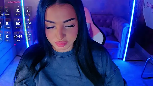 Snapshot of evanew_ chatting on October 23, 4:05 pm evanew online show from October 23, 4:05 pm