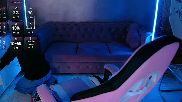 Snapshot of evanew_ chatting on November 5, 5:49 pm evanew online show from November 5, 5:49 pm