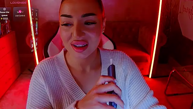 Snapshot of evanew_ chatting on November 26, 5:02 pm evanew online show from November 26, 5:02 pm