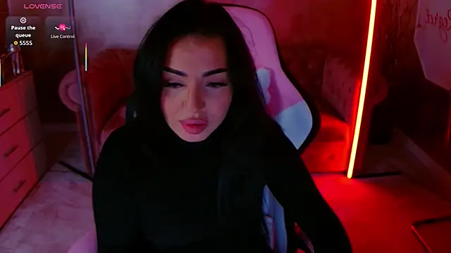 Snapshot of evanew_ chatting on November 27, 5:02 pm evanew online show from November 27, 5:02 pm