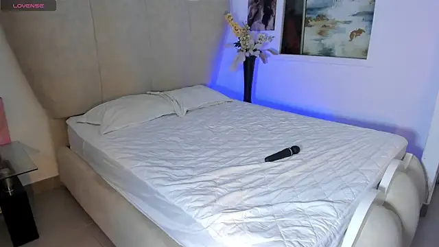 rachaeldeckard   online show from April 15, 1:00 am