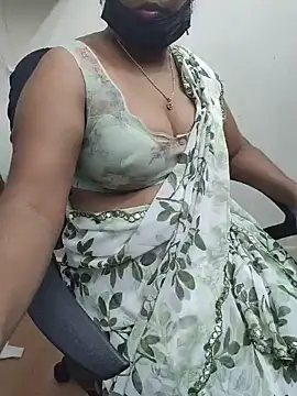 Snapshot of Tamil_roja69 chatting on May 28, 5:52 pm Tamil roja69 online show from May 28, 5:52 pm