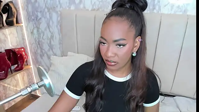 Snapshot of whiitneyfox chatting on October 26, 11:05 pm whiitneyfox online show from October 26, 11:05 pm