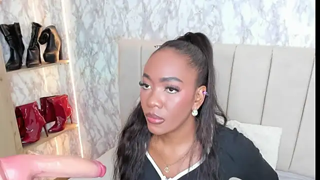 Snapshot of whiitneyfox chatting on October 28, 11:03 pm whiitneyfox online show from October 28, 11:03 pm