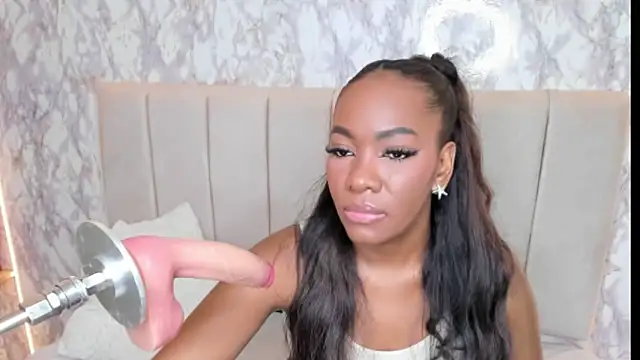 Snapshot of whiitneyfox chatting on November 3, 9:40 pm whiitneyfox online show from November 3, 9:40 pm