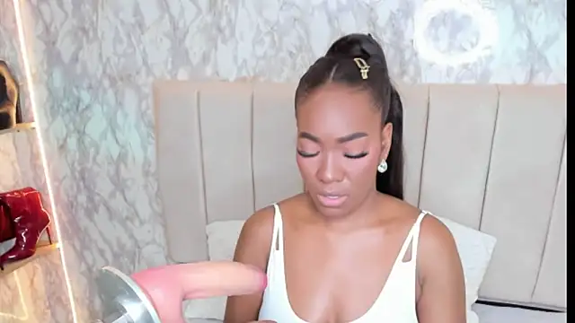 Snapshot of whiitneyfox chatting on November 25, 11:27 pm whiitneyfox online show from November 25, 11:27 pm