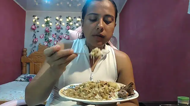 Coral0403 online show from April 4, 5:30 pm