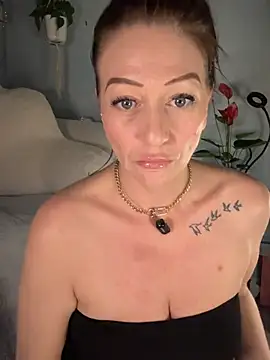 AlessasRoom online show from March 5, 7:49 am