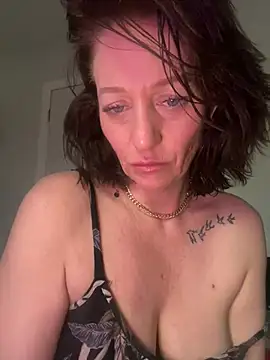 AlessasRoom online show from March 6, 1:39 pm