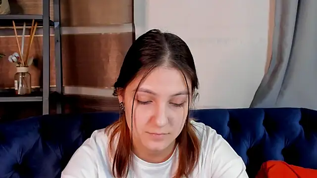 Snapshot of GuinevereGell chatting on December 26, 5:37 am GuinevereGell online show from December 26, 5:37 am