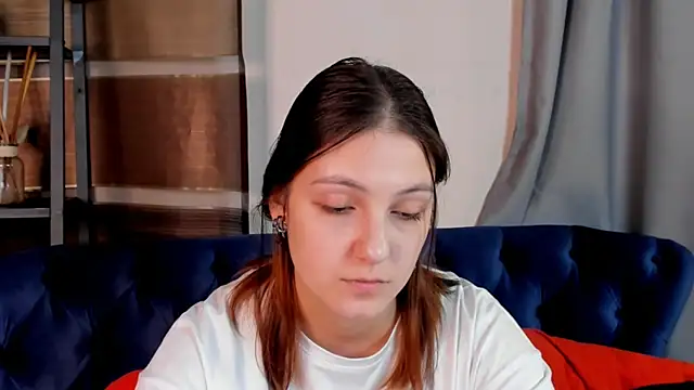 Snapshot of GuinevereGell chatting on December 26, 8:39 am GuinevereGell online show from December 26, 8:39 am