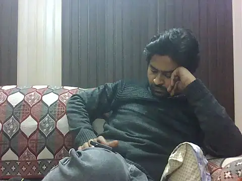 indihotguy online show from December 16, 6:45 pm