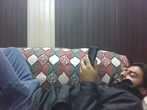 indihotguy online show from December 4, 12:37 pm