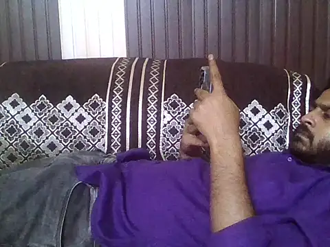 indihotguy online show from April 18, 8:09 pm