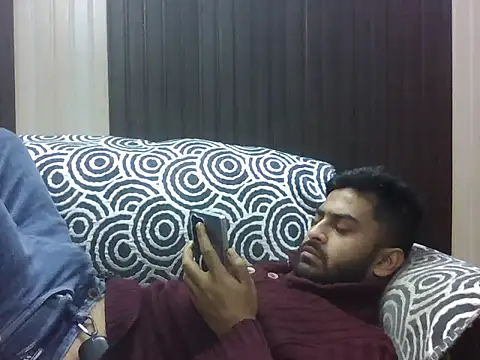 indihotguy online show from February 12, 9:42 am