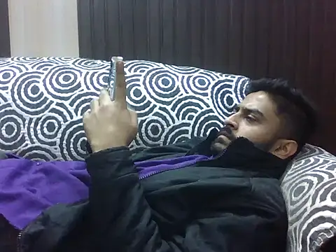 indihotguy online show from February 14, 11:21 am