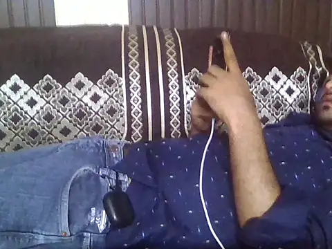 indihotguy online show from May 14, 11:40 am