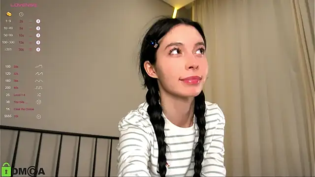 Snapshot of LittleOriana chatting on October 9, 2:34 am LittleOriana online show from October 9, 2:34 am