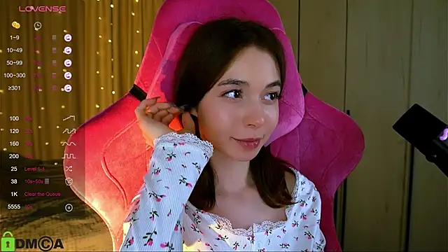 Snapshot of LittleOriana chatting on March 7, 1:53 am LittleOriana online show from March 7, 1:53 am