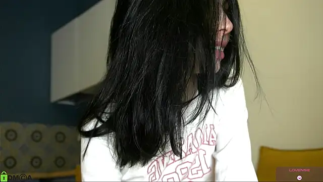 Snapshot of LittleOriana chatting on June 3, 4:57 am LittleOriana online show from June 3, 4:57 am