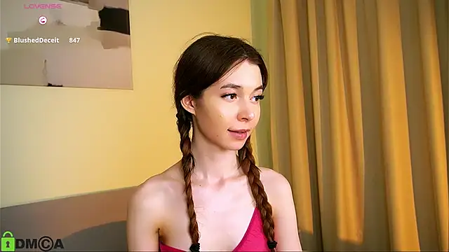 Snapshot of LittleOriana chatting on January 30, 6:43 pm LittleOriana online show from January 30, 6:43 pm