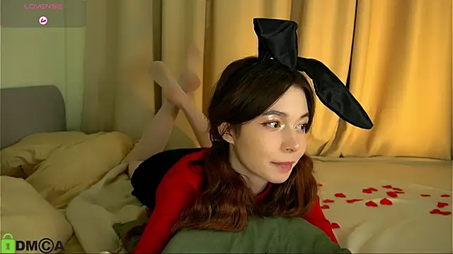 Snapshot of LittleOriana chatting on February 13, 11:37 pm LittleOriana online show from February 13, 11:37 pm