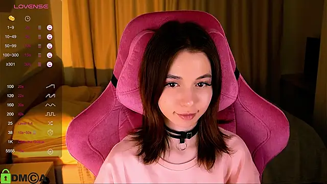 Snapshot of LittleOriana chatting on March 1, 8:32 pm LittleOriana online show from March 1, 8:32 pm