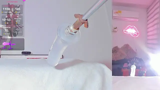 Maria Jones  online show from April 18, 2:03 am