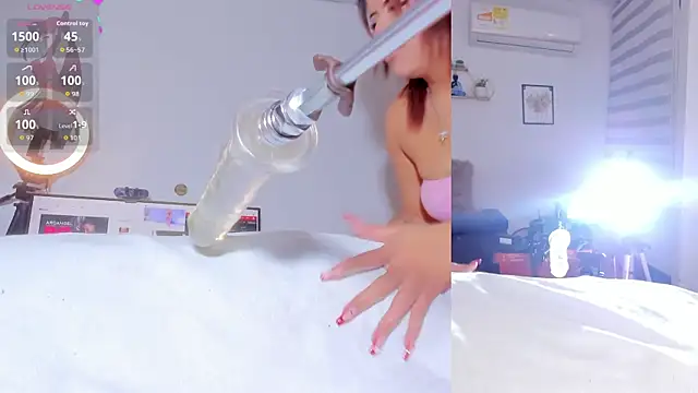 Maria Jones  online show from October 6, 1:40 am