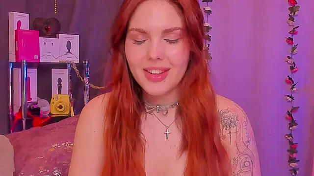 Snapshot of AliceOfWonders chatting on March 19, 7:40 am AliceOfWonders online show from March 19, 7:40 am