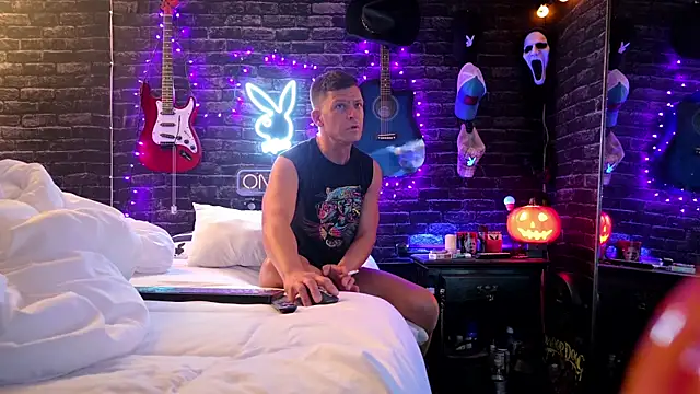 Snapshot of hotemberly_jake chatting on October 7, 10:05 am hotemberly jake online show from October 7, 10:05 am