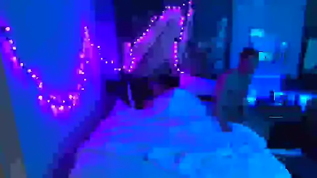 Snapshot of hotemberly_jake chatting on January 10, 11:22 am hotemberly jake online show from January 10, 11:22 am