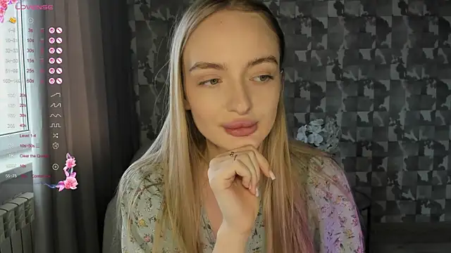 A delina online show from April 14, 8:30 am