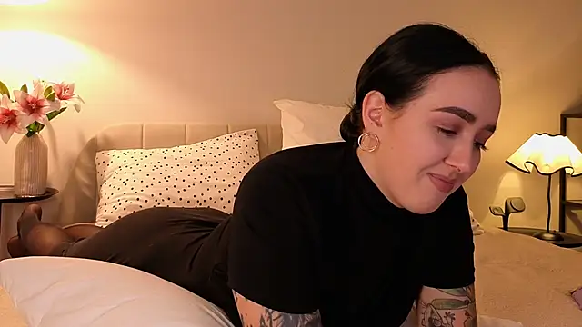 KimKhallifa online show from April 5, 5:41 pm